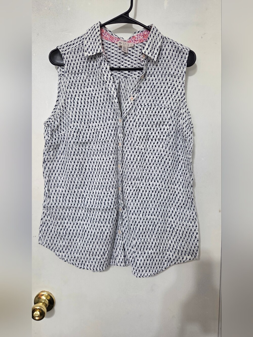 Lilla Rose Women’s Sleeveless Button-Down Blouse – Size Large